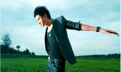 海鸣威|靠一首歌吃一辈子，金星劝其改名不听还反怼，如今已沦为路人