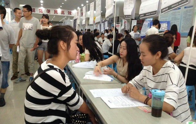 雪落无尘谈|公务员考试有猫腻？明明综合成绩是第一名，却在这个环节被淘汰