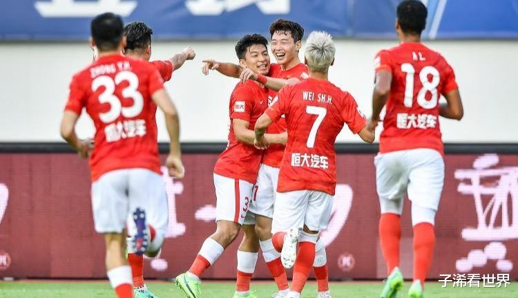中国足球|上午9点! 广东媒体曝出争议猛料：中国足球成大笑话，球迷骂声一片