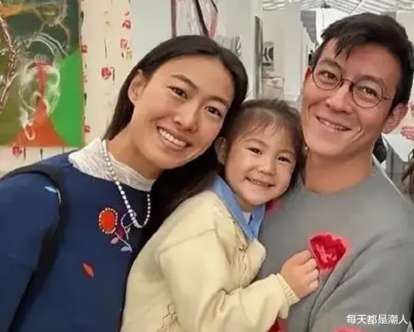 每天都是潮人|1995年陈冠希和第一位女友感情很好，半年之后女友和他最好的朋友发生关系