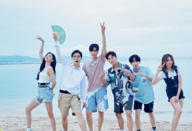 渴望爱情的素一一 张哲瀚被曝将常驻综艺,或搭档李汶翰,与众爱豆入住“浪花小屋”