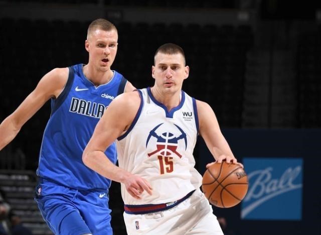 掘金队|6人轰20+激战！独行侠终结掘金5连胜 东契奇21+12约基奇26+8+11