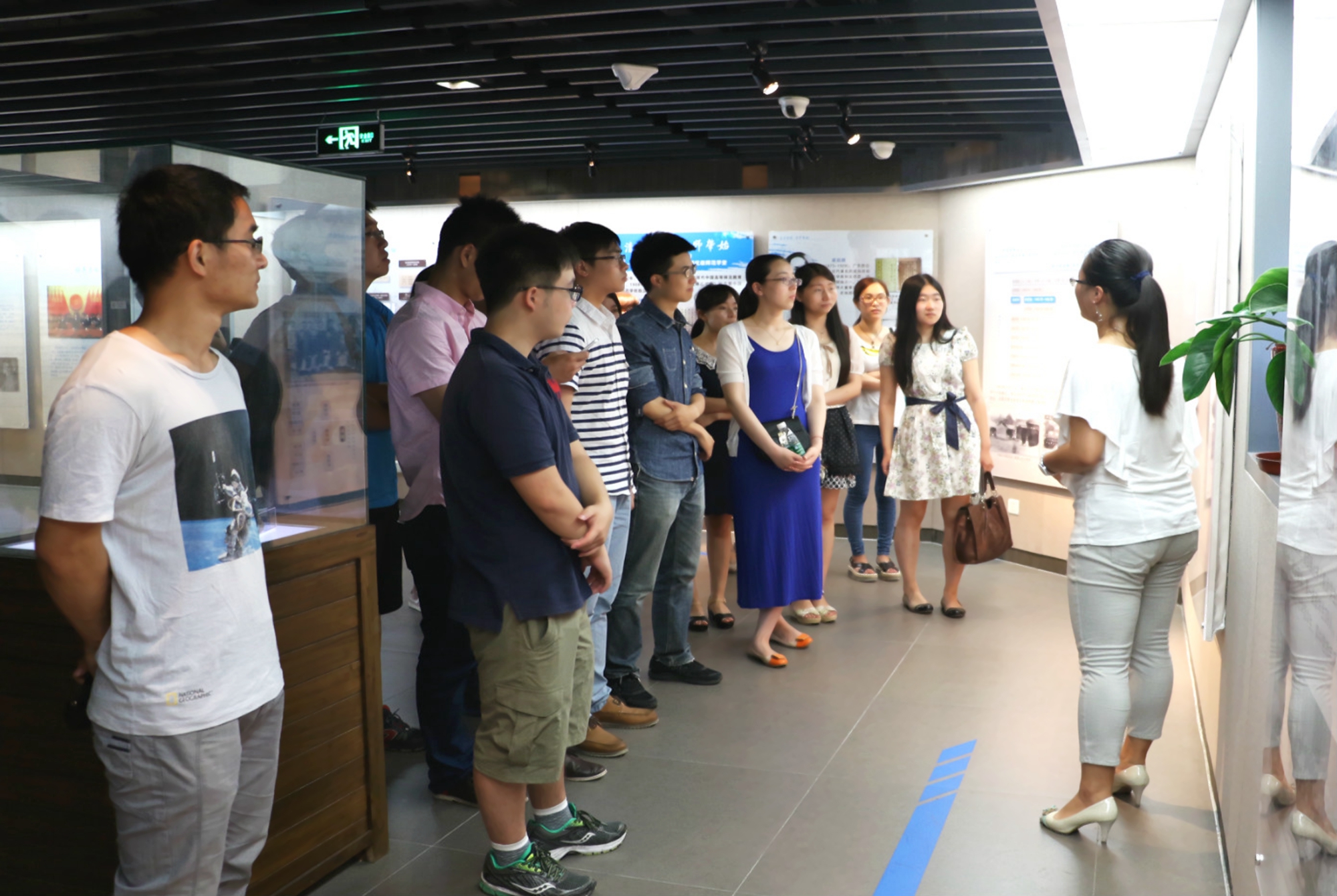 大学|大学辅导员的年薪曝光，难怪很多名校毕业生自愿到学校去当老师