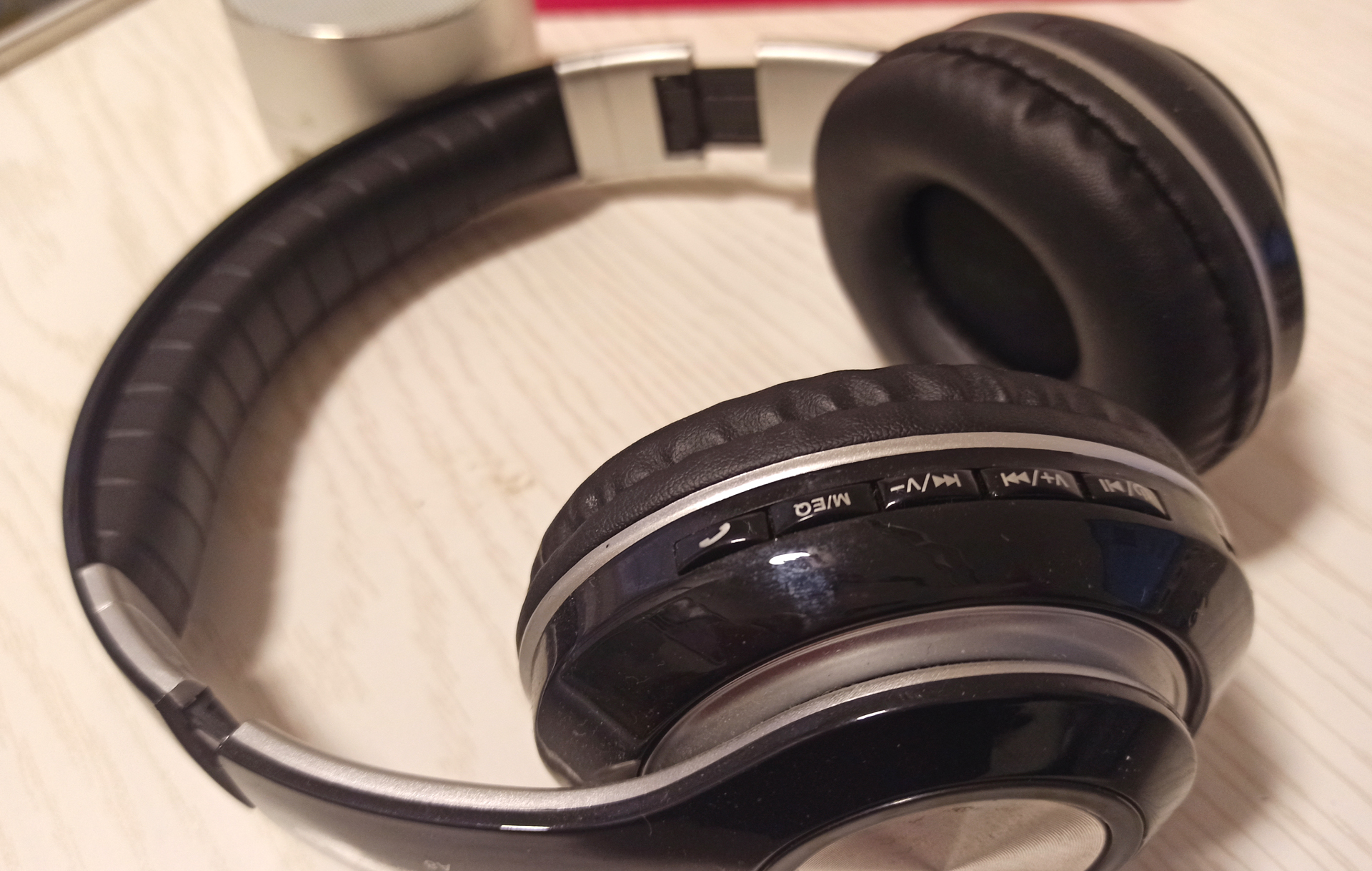 iPhone|支持蓝牙、有线和插卡，在2021年体验一款国产耳机，像多功能mp3