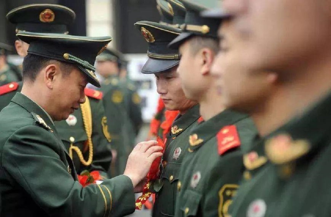 军人|军人退伍离开部队可以带走4件物品:有一件必须拿走,却没人想要