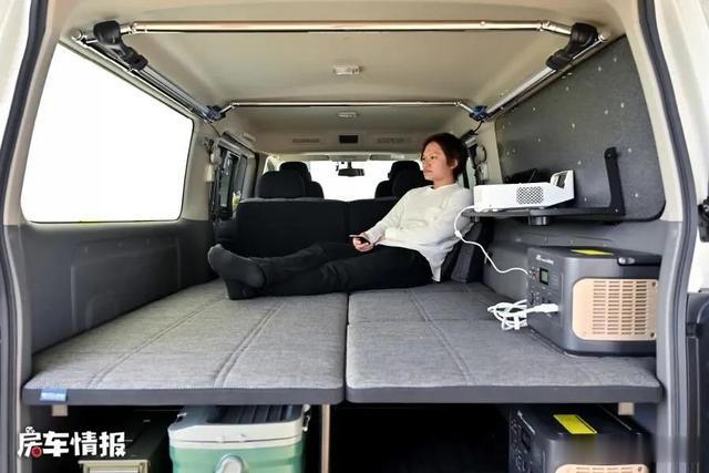 房车|为钓鱼爱好者打造的日产房车，配2.5L汽油机，能住宿还能拉货