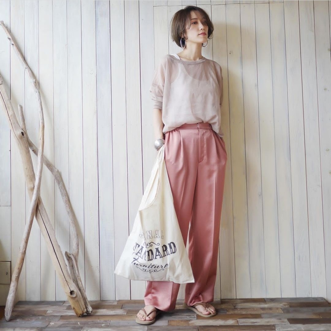 猫姐品衣有道|夏天穿阔腿裤，搭配“凉凉衫”更显气质，日本高级女人都这么穿