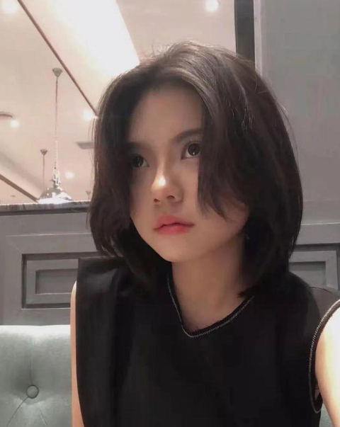 |海南两位女教师，因长相走红网络，家长：最怕单独去老师办公室