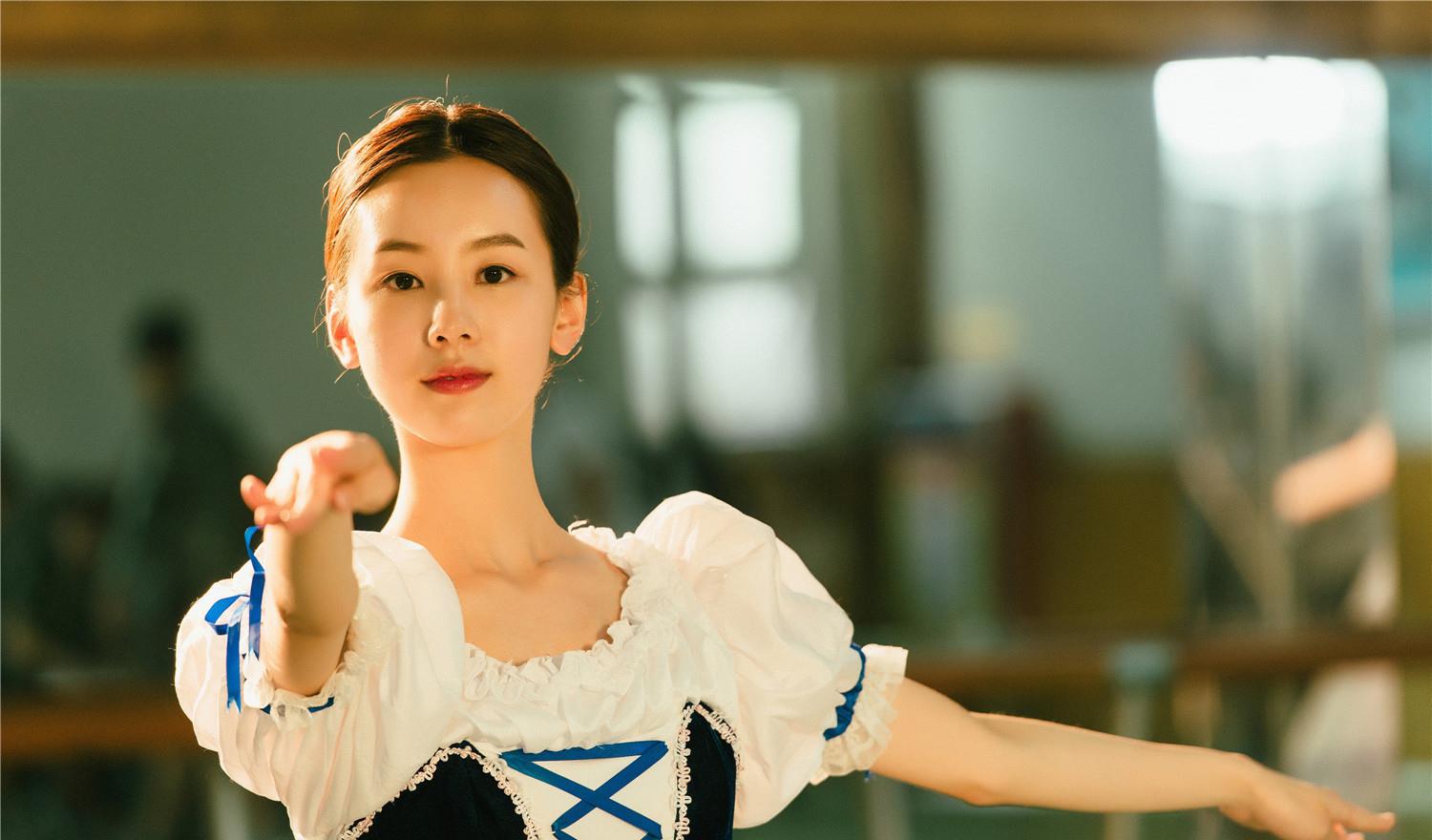 白梦妍|资源很好却捧不红？这7位90后小花的星运，真是一门“玄学”