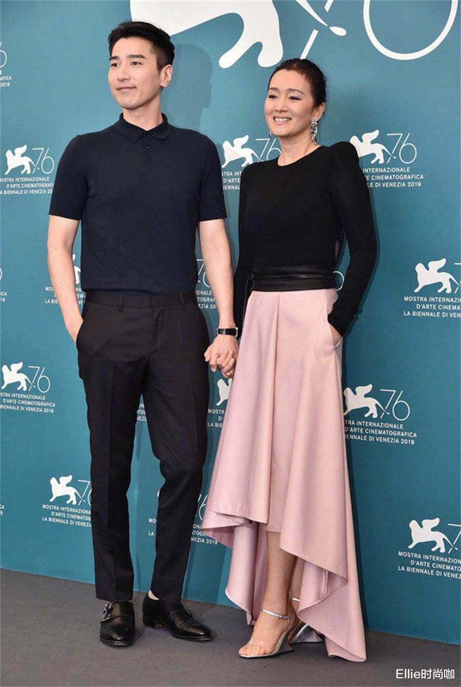 Ellie时尚咖|“童年女神”巩俐还是老了,55岁皮肤黝黑,上台全靠气质硬撑