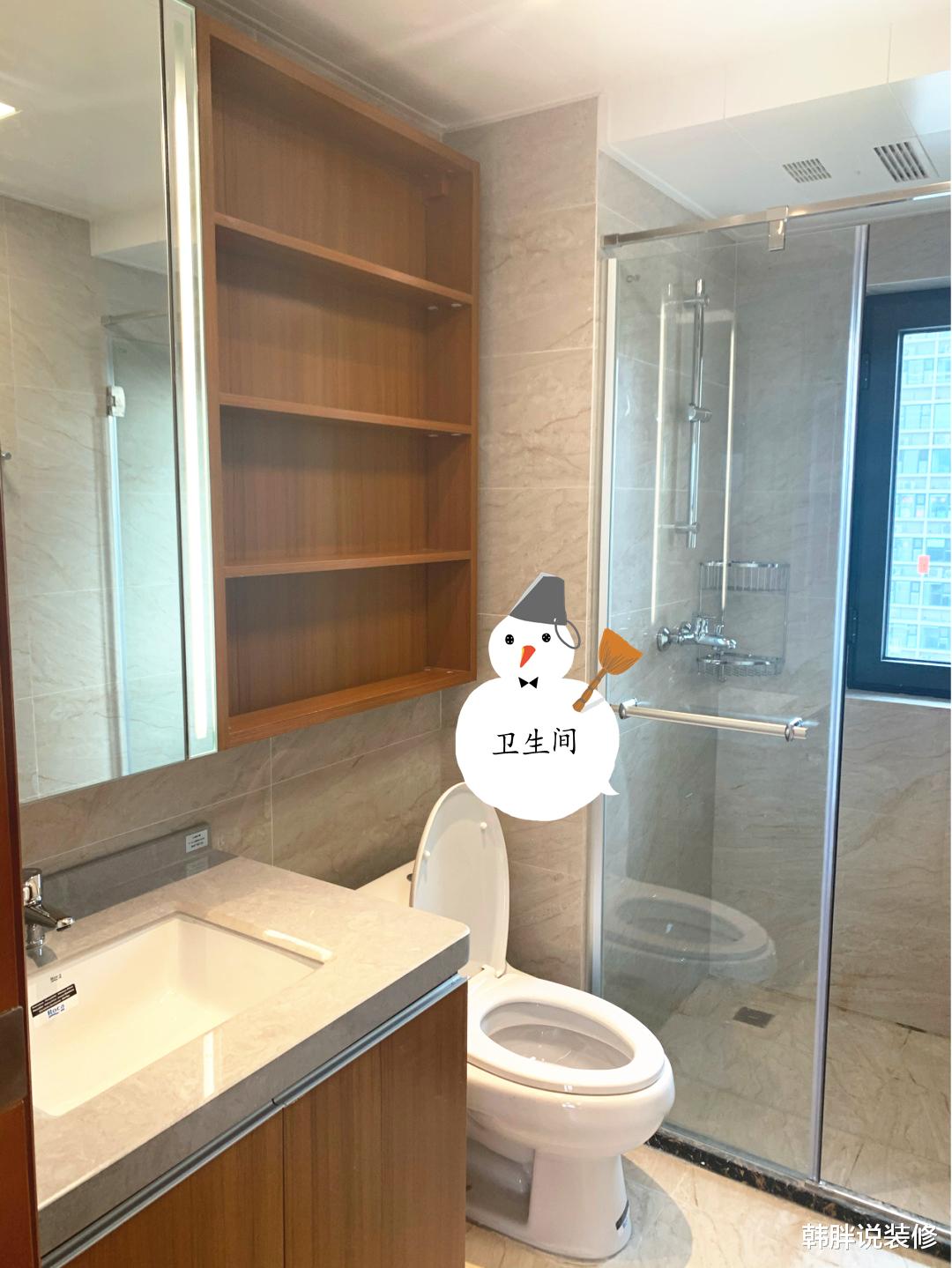 |刚交钥匙的精装房，墙面不造型，天花板只做石膏线，简约又清爽