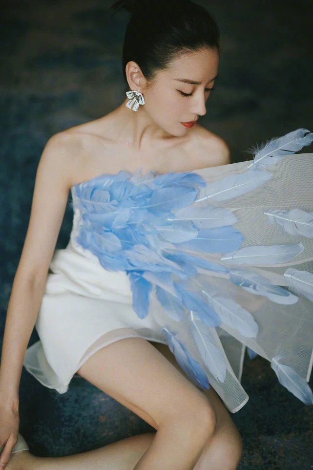 时尚风行派 41岁董洁大翻身!新剧演袁隆平夫人,扎双马尾扮嫩苦相脸太显疲惫