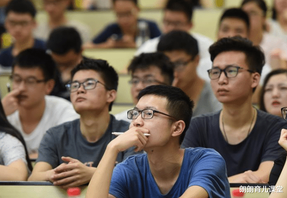 朗朗育儿课堂|年薪80万的研究生被亲戚“嫌弃”：工资高有啥用，不如当老师体面