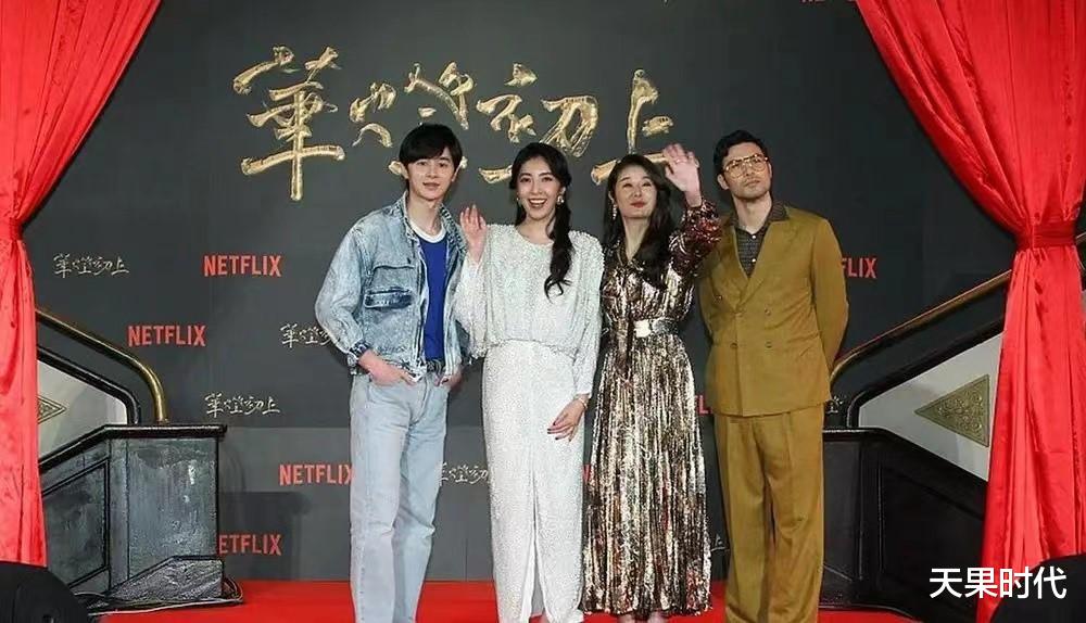 林心如|林心如身材保持得真好，穿“锡纸裙”秀小蛮腰，没美颜状态也很赞