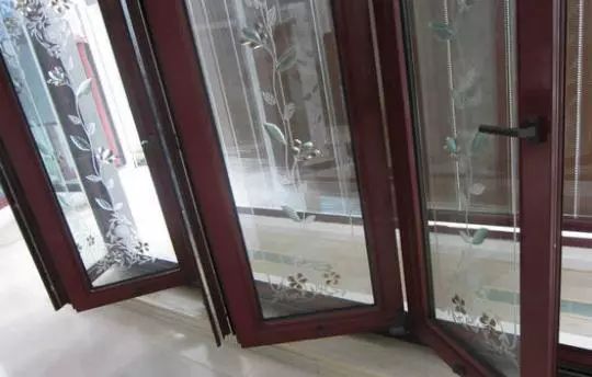 “卫生间”装什么门比较合适?若不是老师傅提醒,我差点就装错了