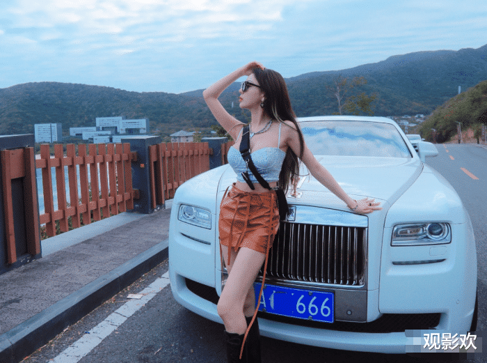 郭美美|郭美美出狱后，做慈善改过自新，却难抵诱惑，衣服越穿越少！