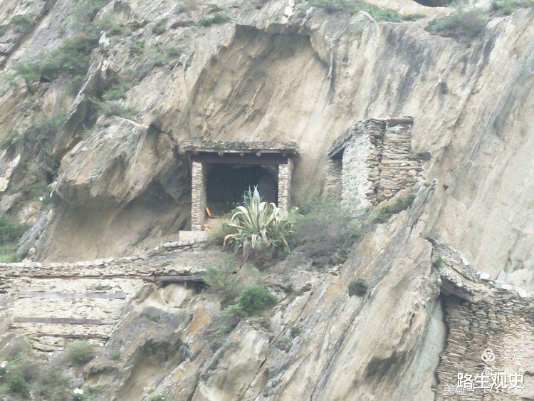 路生观史 甘肃与四川之间有条密道,是河谷,造就三星堆青铜面具的奇特长相