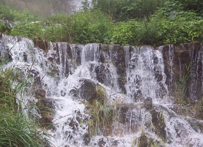江西 又火了！山东一山脉景区，因洞穴天窗而走红，被赞“第二泰山”