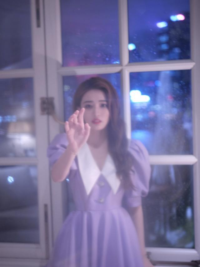 旗袍公馆|年轻就是好啊，徐璐穿香芋紫裙美如初恋，双腿也太细了吧