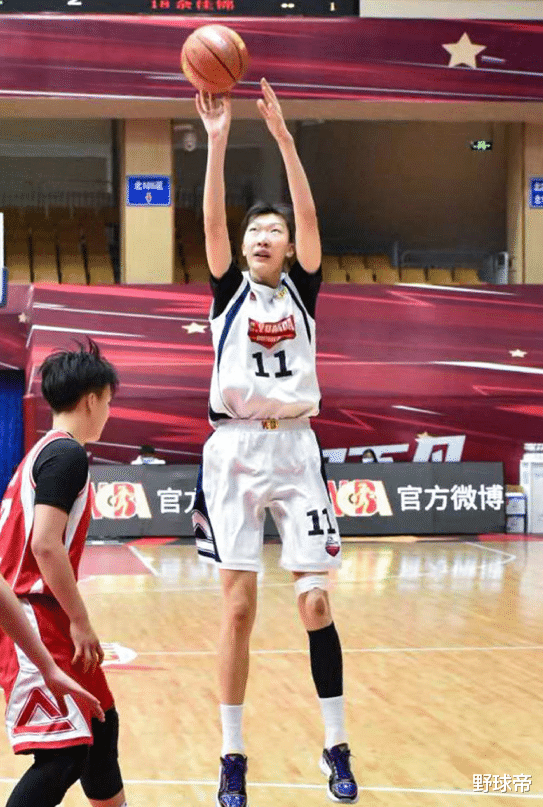 四川男篮|17连胜，场均净胜32.6分！对手根本没法打？直接让她们打决赛吧