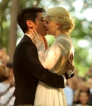 撒贝宁|撒贝宁一家四口露面，一岁龙凤胎首度曝光，女儿穿千元名牌童装尽显宠爱