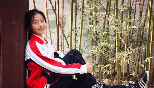 丫哥视角 这个女学生有爱心（小小说）