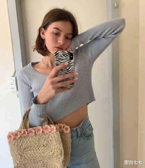 泡泡袖|大S离婚后首露面，穿泡泡袖回归少女状态，贴脸男友人表情娇嗔