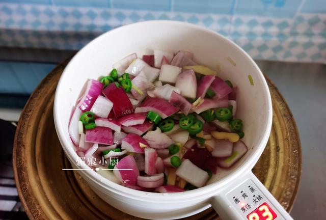 袁建明聊育儿|50岁阿姨的一日三餐，节俭但营养均衡，肉蛋奶蔬菜水果齐全