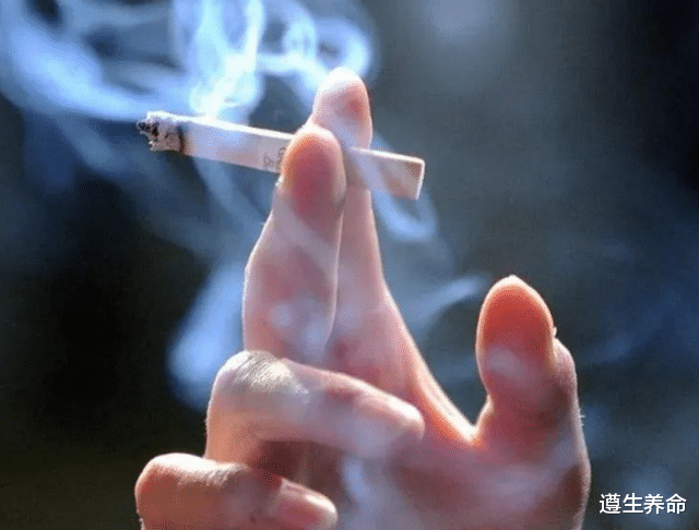 尼古丁|头部有这3个信号，表示肺部已被尼古丁所伤，吸烟的人需注意
