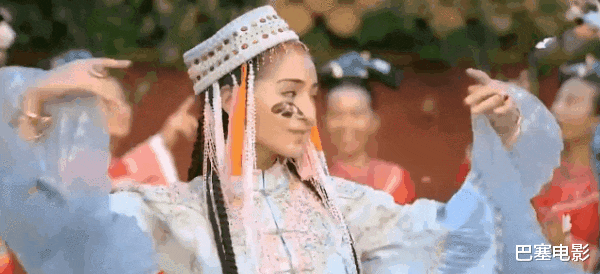 异域|别硬演“异域美人”，有人翩翩起舞一眼万年，有的还是把脸遮上吧