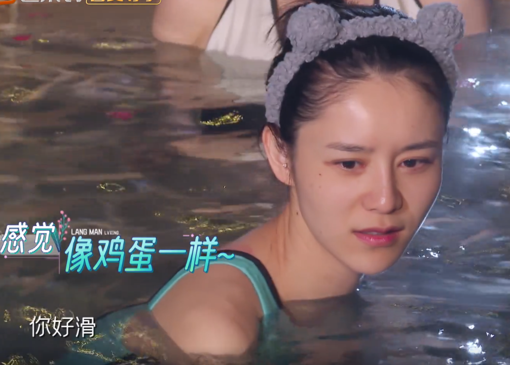 刘涛|刘涛泡温泉大展好身材！因身体光滑被妻子们连夸，她随口一句话让人爱
