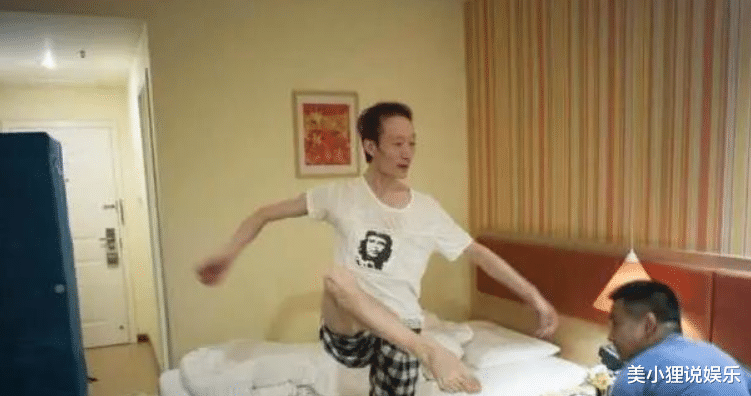 杨丽萍|杨丽萍的男弟子郭冷：47岁生活不能自理，年入百万却无人敢嫁