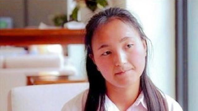 萌听小c姐|95后“孝心妹”带着瘫痪奶奶上大学，是何原因让她作出如此决定？