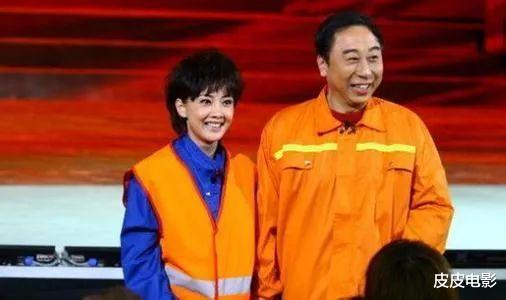 冯巩|没沉浸在过去夕阳下的老艺人冯巩，在央视外另一个圈子正红得发紫