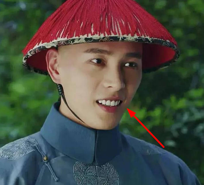 高圆圆|求求明星们，做烤瓷牙时悠着点吧！“夜光大白牙”真的太容易出戏啊