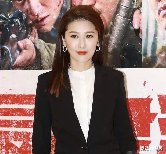 迪丽热巴|41岁香港著名高颜值女星产后宣告全面复出，身材颜值依旧在线，长期与丈夫分隔两地