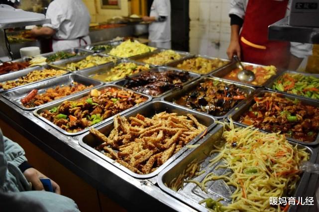 暖妈育儿经|大学食堂花样多,微积分WIFI密码不算啥,“阴间布置”你见过没?