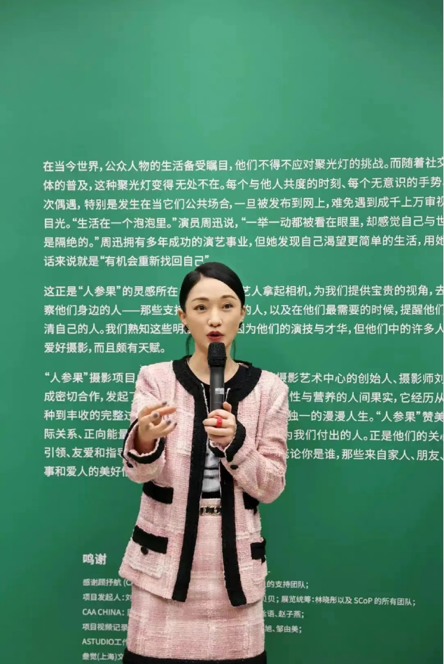 刘诗诗|周迅真是丝毫不在意年龄，快50岁了还穿得粉粉嫩嫩的，感觉好年轻