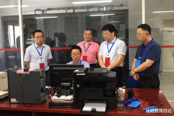 实习期|来自985硕士的无奈：快30岁了，工资才4700元，要不要考公务员？