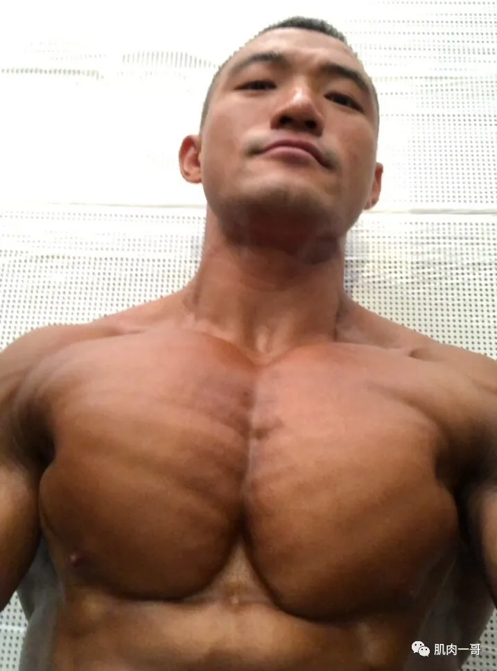 警察|32岁硬汉警察肌肉撑爆衬衫，坏蛋不敢惹系列