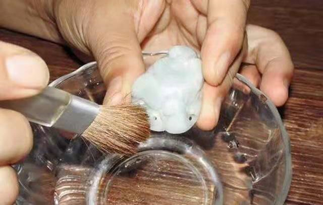 翡翠|“玉养人一生”，那你知道如何“养翡翠”吗？