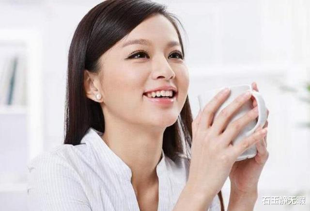 张若昀|张若昀近况瘦成“纸片人”，唐艺昕产后变“蚂蚁腰”，直言：减肥方法很简单