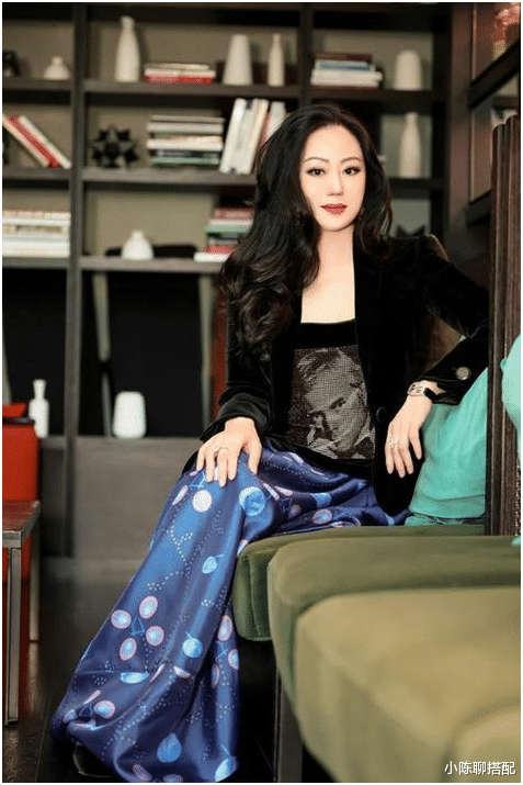 运动 张曼玉瘦了反而脱相，中年女人不用担心身材变胖，时尚感更重要