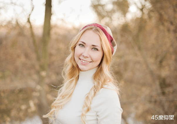 45度仰望|50岁大婶嫁给32岁小伙，不到一年就想离婚，大婶：晚上太煎熬