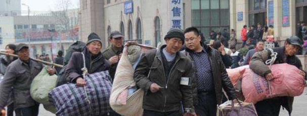|50袋水泥扛上6楼，给农民工300还嫌少，你认为如何？