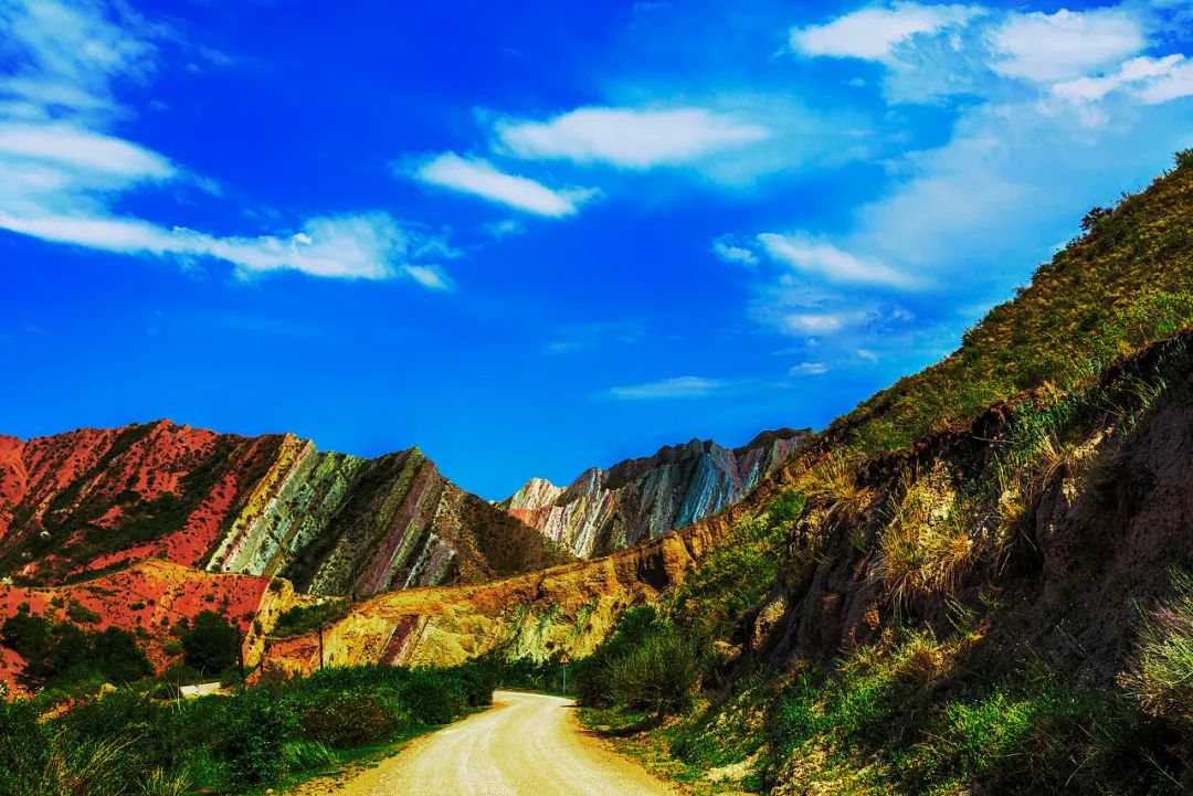 乌鲁木齐 距乌鲁木齐1h，新发现一条荒废半个世纪的绝美天路，虐过独库，美过318！