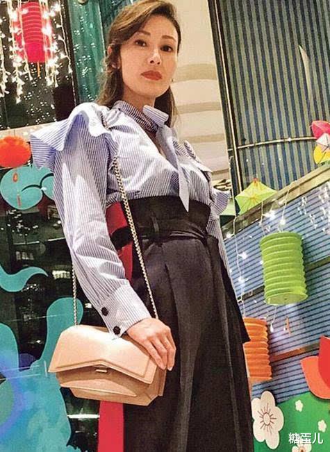 李嘉欣|李嘉欣分明是老太婆，晒素颜连美颜都掩不住老态，装嫩不觉得假？