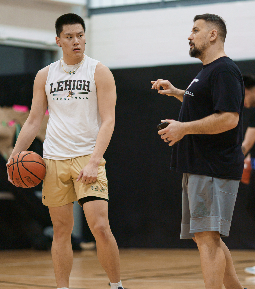 上海男篮|男篮天才回到CBA！体重105公斤对抗能力超周琦，外号国产“锡安”