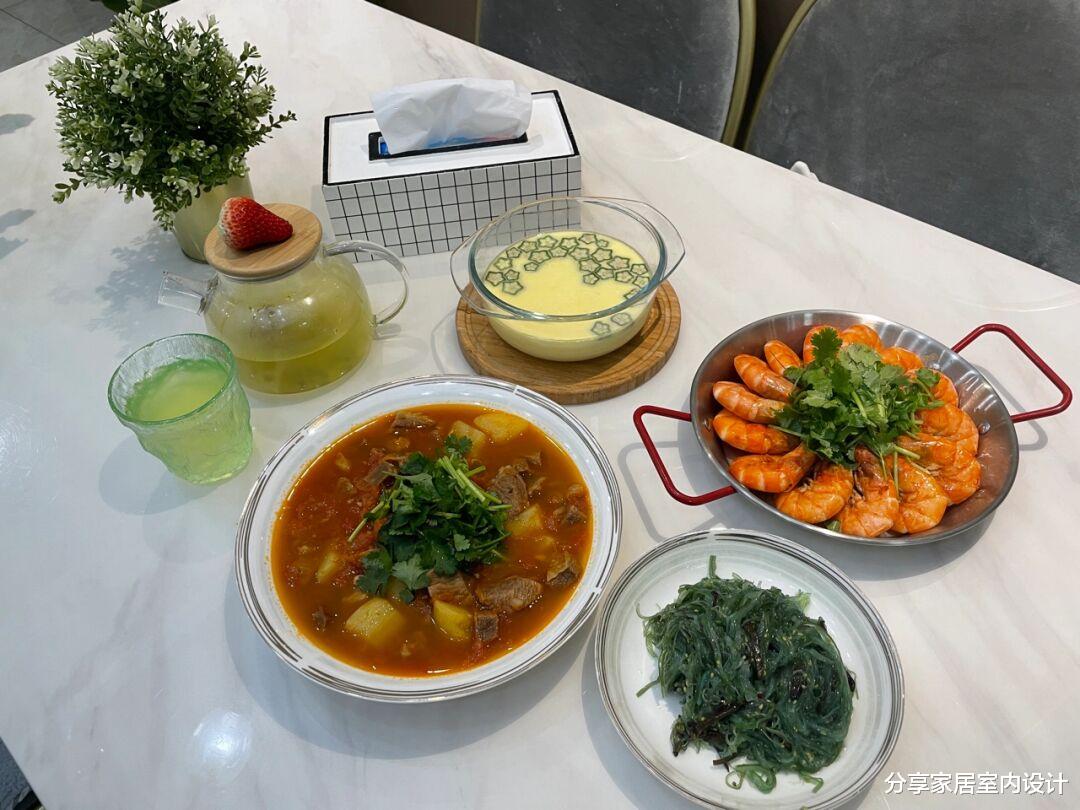 一家三口幸福的新房,效果还不错,尤其是电视墙贴瓷砖非常个性!