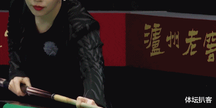 潘晓婷|40岁潘晓婷新年首度亮相！教赵文卓打球，3次表演绝技，全场看呆